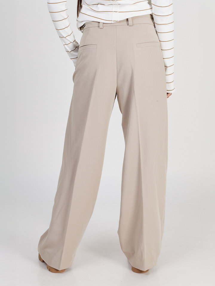 Lina Soft Pleat Pant