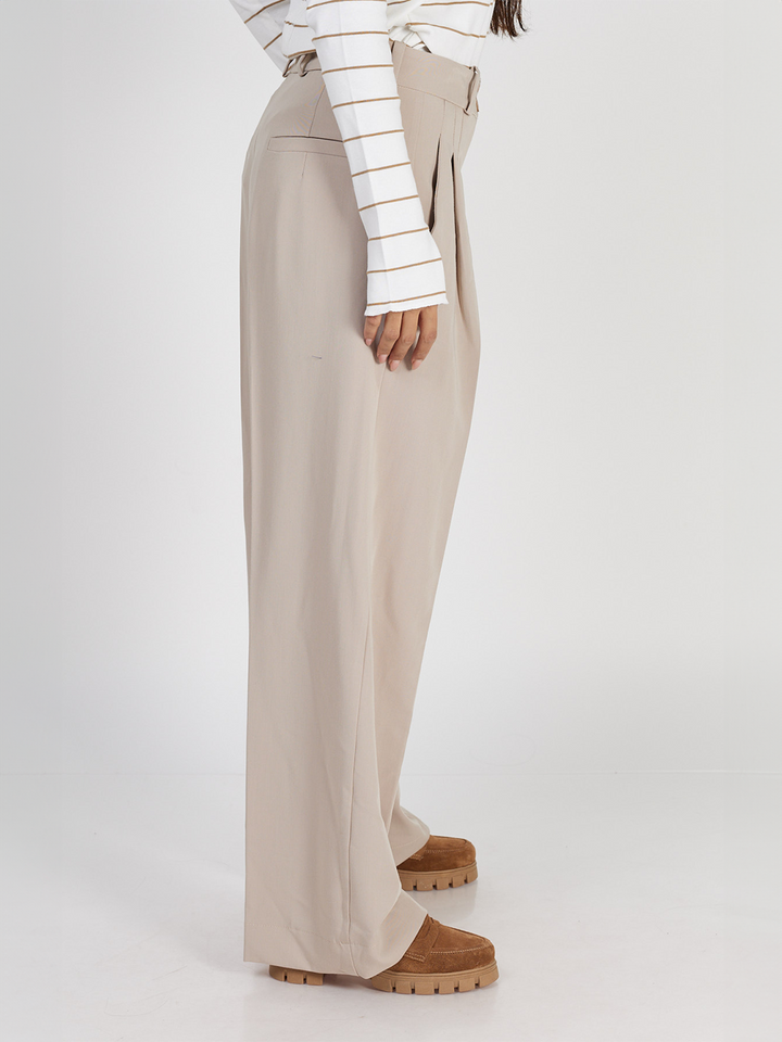 Lina Soft Pleat Pant