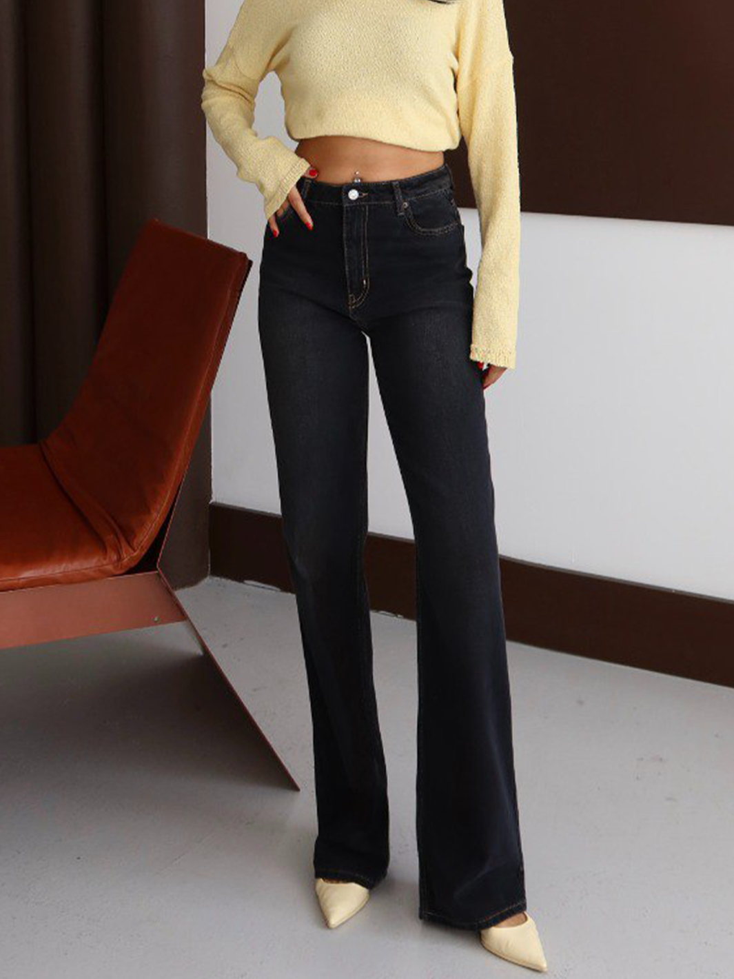 Elia Washed Black Wide Leg Jean - Half Body Front Detail | Bianco Jeans