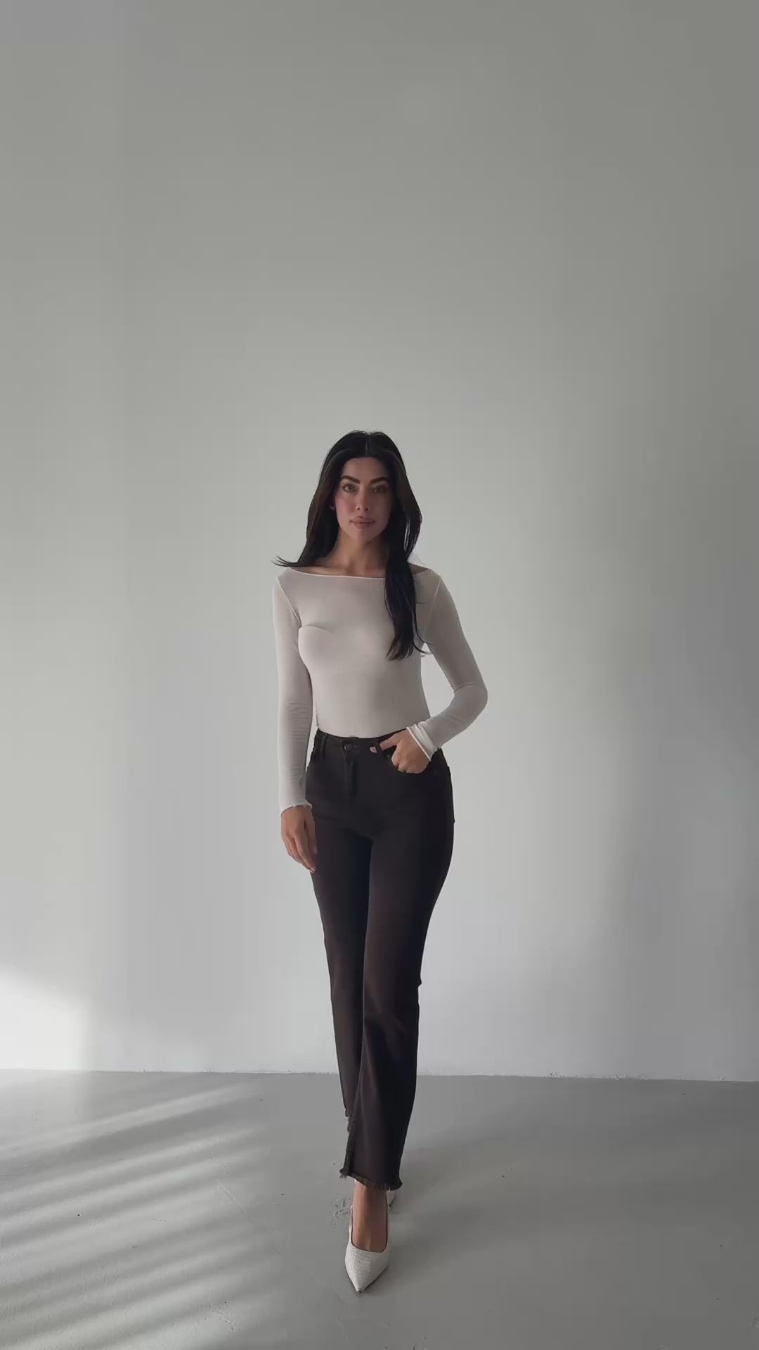 Mila Mini Flare Jean in Espresso – model walking studio video