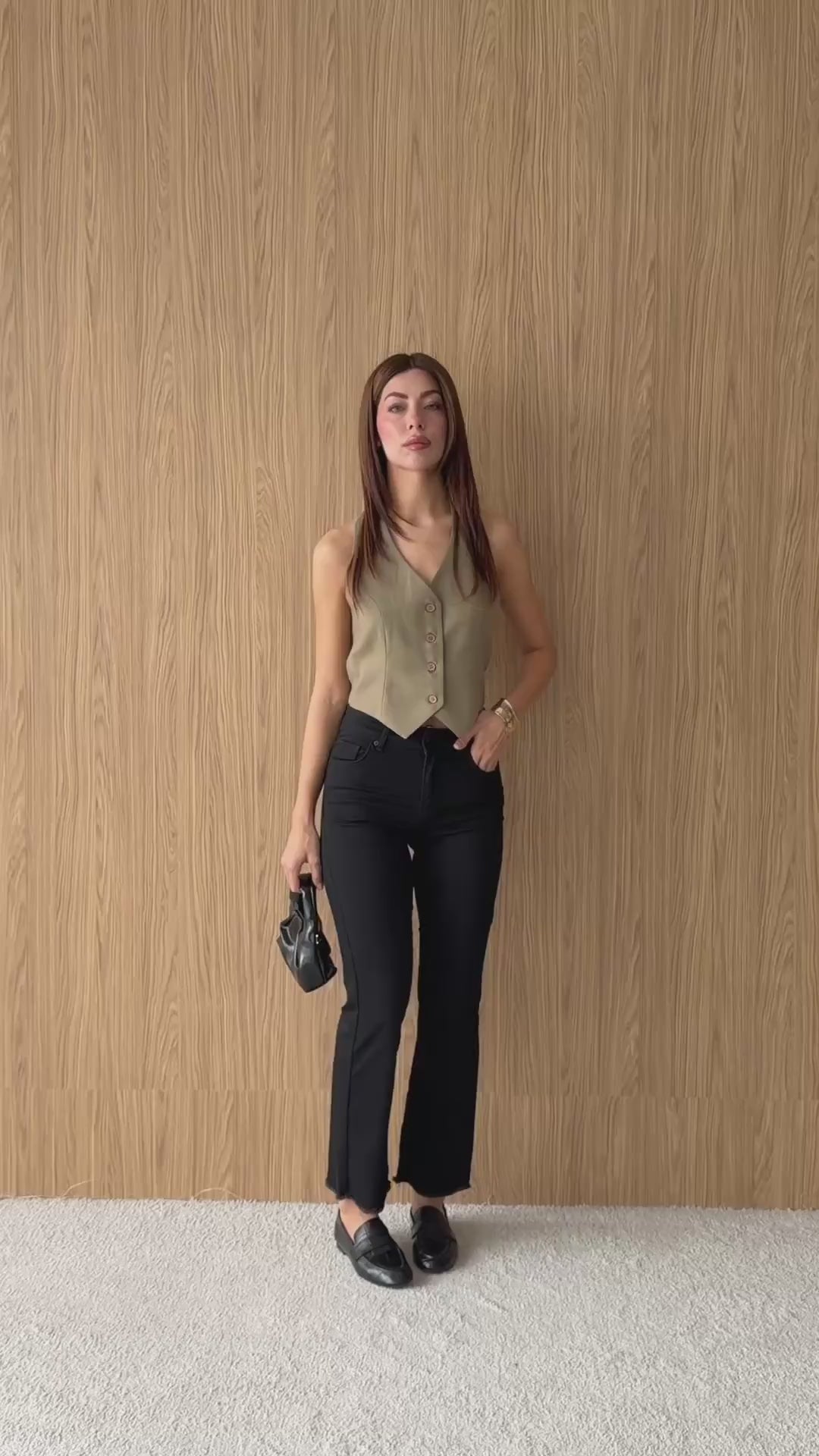 Mila Mini Flare Jean in Black – model walking studio video