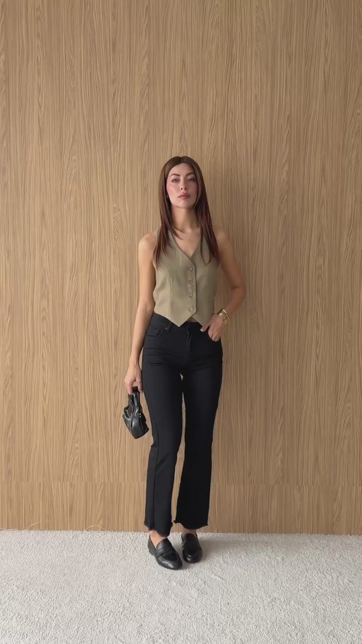 Mila Mini Flare Jean in Black – model walking studio video