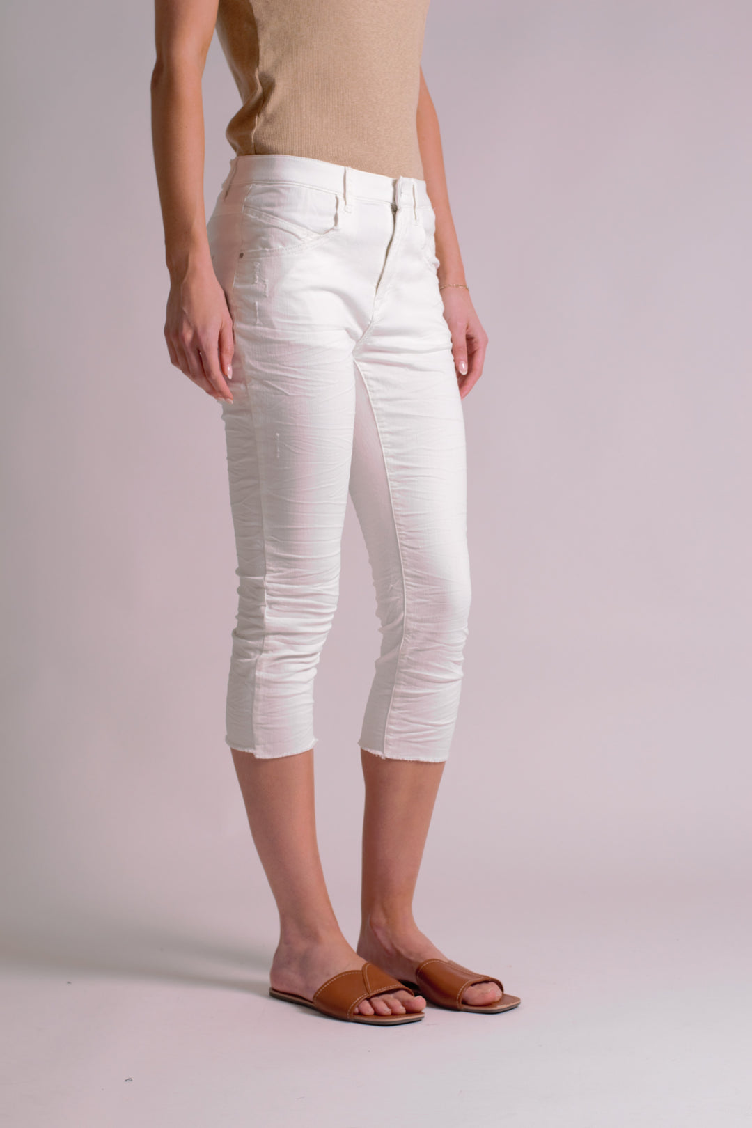 Jiji Solid Snow White Capri Pant