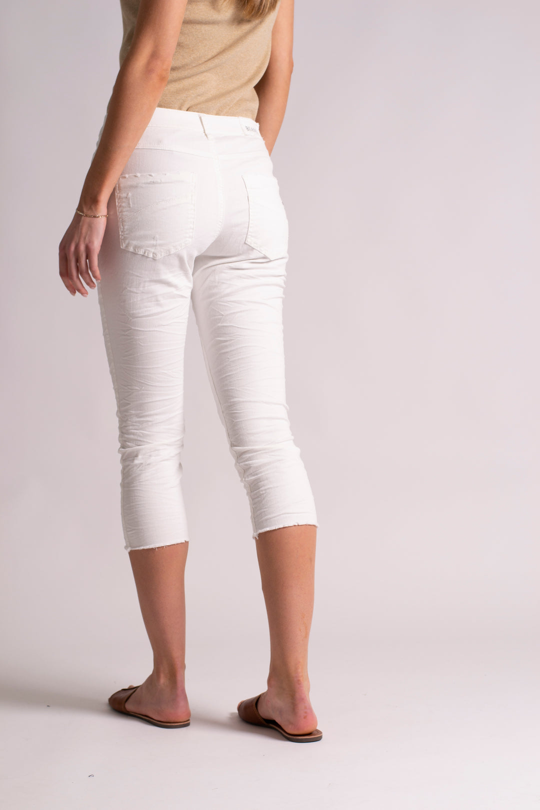 Jiji Solid Snow White Capri Pant