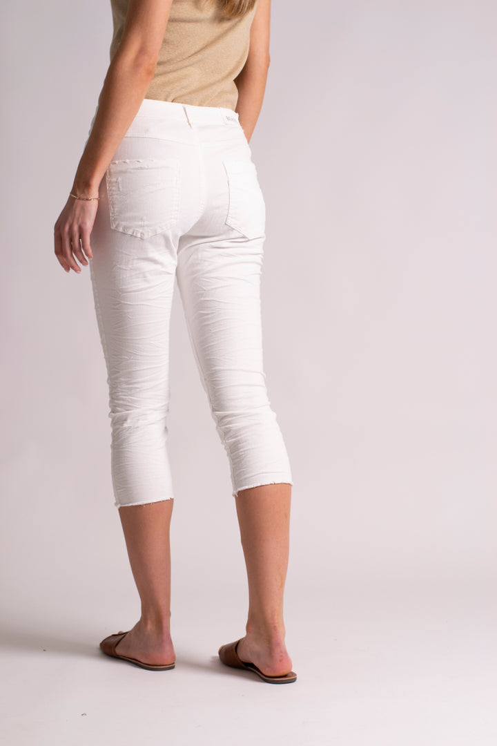 Jiji Solid Snow White Capri Pant