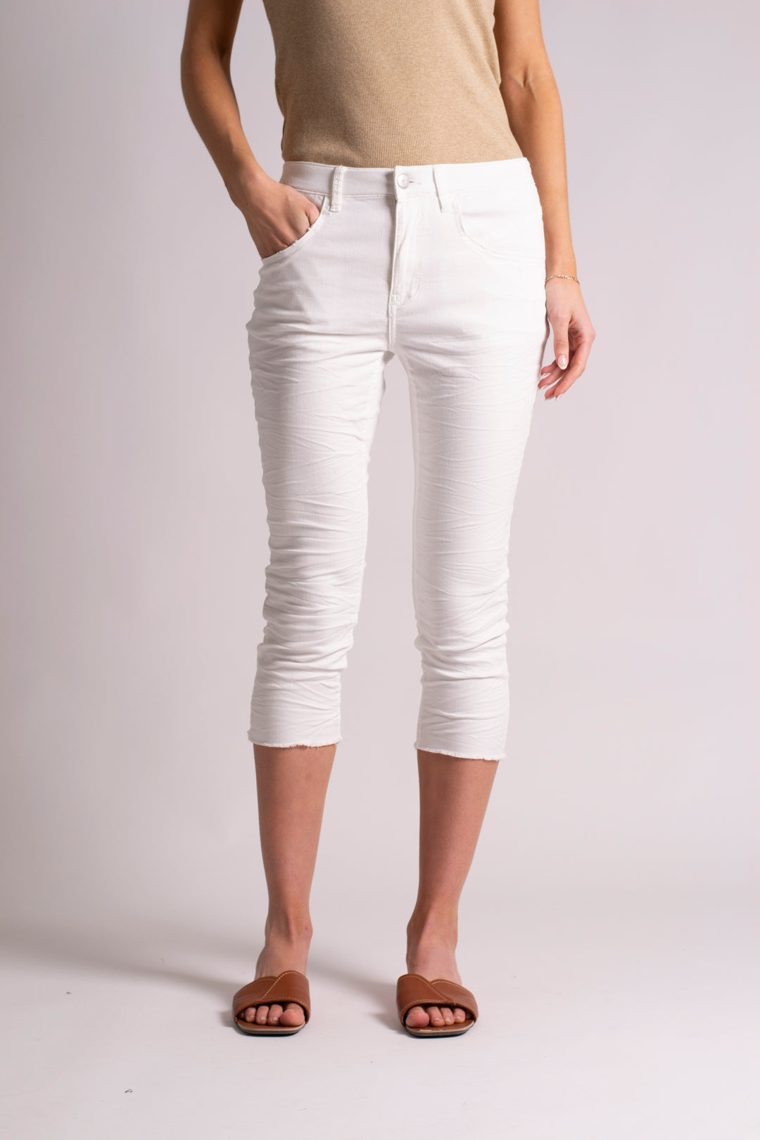 Jiji Solid Snow White Capri Pant