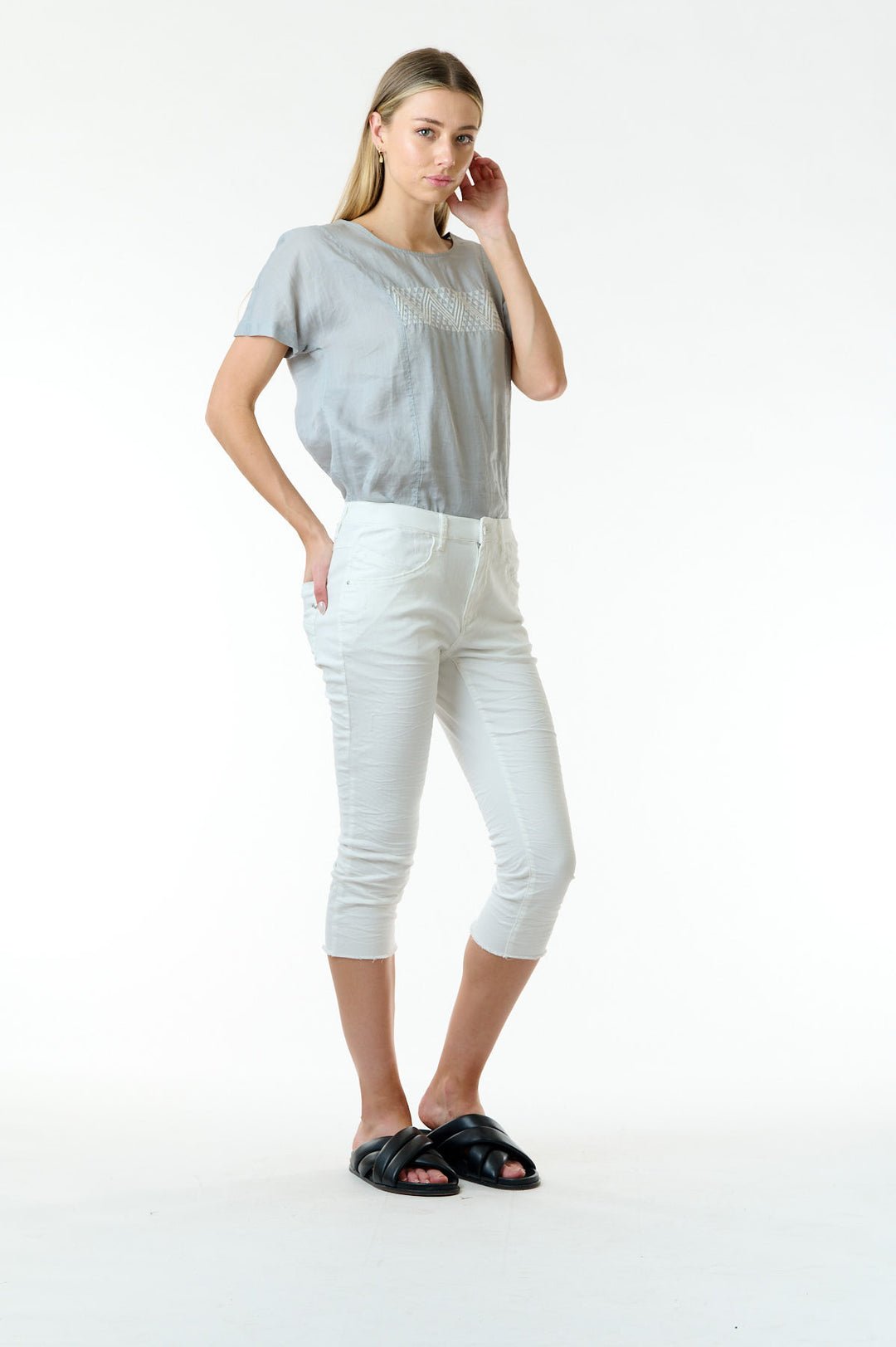 Jiji Solid Snow White Capri Pant