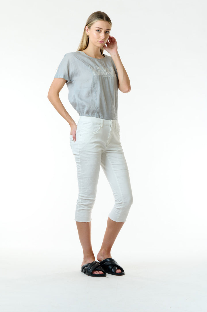 Jiji Solid Snow White Capri Pant
